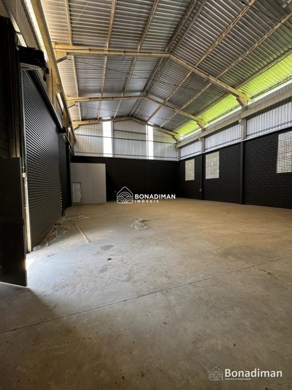 Aluga-se Galpão – 310 m² | Coramara! - foto 2